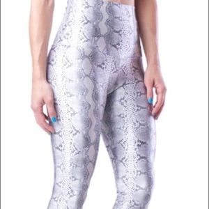 Emily Hsu White Python Capri Leggings, M